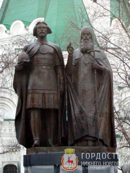 Памятник князю Георгию Всеволодовичу и святителю Симону Суздальскому.